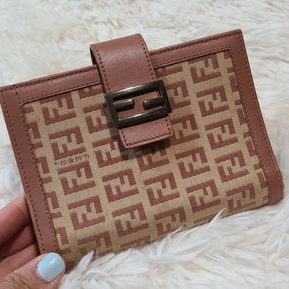 💯 Authentic Fendi Organizer 🍀 - Picture 14 of 15